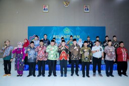 Pj Gubernur Jatim Lantik 23 PPIH Embarkasi Surabaya