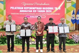 Tingkatkan Kualitas SDM ASN, Pemprov Jatim Tandatangani Perjanjian Kerjasama Dengan 12 Perguruan Tinggi