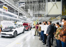 Pengembangan Mobil Listrik Ditargetkan Capai 2 Juta Kendaraan