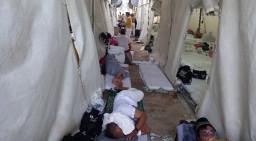 Pimpinan DPR Prihatin Ada Jamaah Tidur di Lorong Tenda Haji Mina Karena Tidak Muat