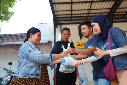 PLN Salurkan 15.000 Paket Daging Kurban di Jawa Timur