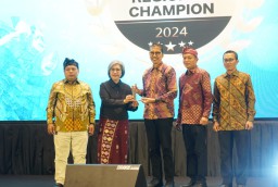Sukses Pertahankan Kinerja Solid, BankJatim Raih Penghargaan The Asian Post Best Regional Champion 2024