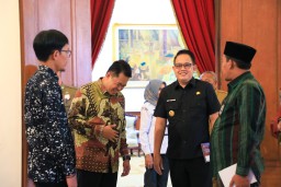 Pj. Gubernur Adhy Pesankan Netralitas Kepada KPU Jatim
