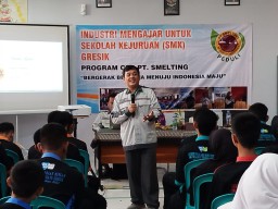 PT Smelting Edukasi Dunia Kerja Dalam CSR Industri Mengajar di SMKN 1 Sidayu Gresik