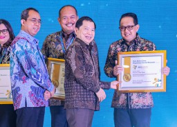 Hadiri Peluncuran Data Regsosek Bappenas, Pj. Gubernur Jatim Sebut Sebagai Optimalisasi Perencanaan Pembangunan Daerah Wujudkan Indonesia Emas 2045