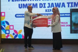 Bank Jatim Berikan Bantuan Peralatan Kemasan Produk ke Dinas Koperasi UKM Jatim