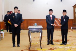 Pj. Gubernur Jatim Kukuhkan A. Darmuji Sebagai Kepala Kanreg II BKN Surabaya
