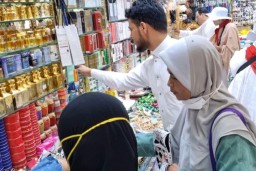 Toko Oleh-oleh Madinah Dipenuhi Jamaah Haji Indonesia