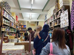 Musim Haji Usai, Pasar Bong Surabaya Ramai Pembeli
