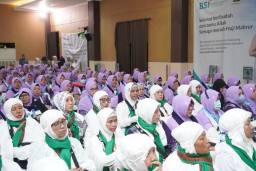12 Jemaah Embarkasi Surabaya Tunda Berangkat Haji ke Tanah Suci