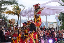 Tari Ukeling Dodog Buka Festival Harmoni Jatim EJFH 2024