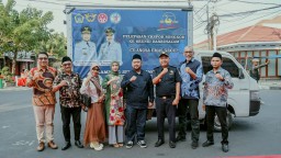 Bupati Gresik Lepas Ekspor 1.500 Songkok ke Brunei