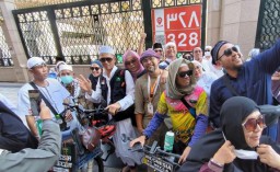 Dua Jamaah Haji Indonesia Gunakan Sepeda Tiba di Madinah