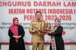 Bupati Yes Hadiri Pengukuhkan Pengurus Notaris Lamongan