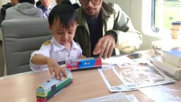 KAI Ajak Anak-anak Buat Kerajinan Kertas KA