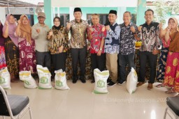 Plt. Bupati Subandi Penuhi Kebutuhan Pangan dan Kesehatan Warga