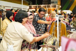 Pesta Rakyat PetroNite Fest Sambut 52 Tahun Petrokimia Gresik, UMKM Dapat Cuan Masyarakat Terhibur