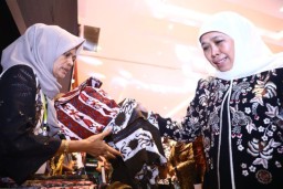 Khofifah Raih Penghargaan Bintang Abhinaya Jagadhita bidang Koperasi