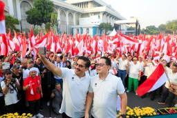 Pemprov Jatim Raih Rekor Dunia MURI Pengibaran Bendera Merah Putih Terbanyak di Lingkungan Masjid