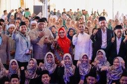 Wabup Gresik Bu Min Ajak Santri Kembangkan Bisnis Digitalisasi Sebagai Media Dakwah