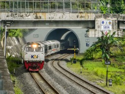 Penumpang KAI Group Semester Pertama Capai 200 Juta Orang