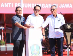 Buka MPLS SMA/SMK/SLB se-Jatim, Pj. Gubernur Adhy Bersama 356.644 Siswa Deklarasikan Gerakan Anti Perundungan