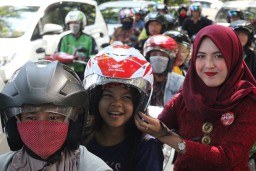 Bonceng Anak Naik Motor, Perhatikan 5 Hal ini Agar #Cari Aman Saat Berkendara.