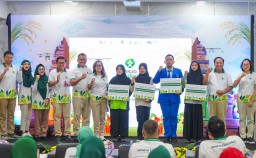 Petrokimia Gresik Serahkan Beasiswa Petani Muda