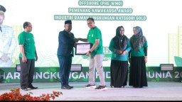 Peduli Lingkungan, Bupati Gresik Berikan Penghargaan Nawa Karsa Award Kepada PHE WMO