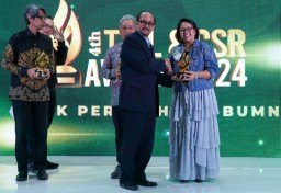 PT Terminal Petikemas Surabaya Raih Penghargaan TJSL & CSR Award