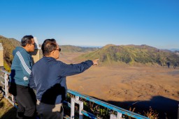 Pj. Gubernur Adhy Ajak Wisatawan Nikmati Keindahan Puncak B29 Lumajang
