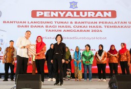 Wali Kota Eri Bagikan Rp13 Miliar DBHCHT untuk 9.370 KPM