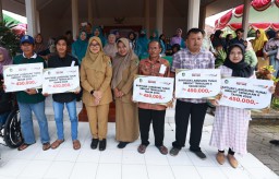 Bupati Banyuwangi Salurkan BLT DBHCT Rp4,4 M ke 2.450 KPM