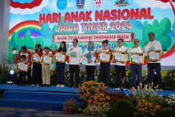 Bank Jatim Terima Penghargaan sebagai Dunia Usaha Peduli Anak