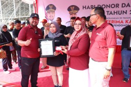 Rayakan Hari Donor Darah Sedunia, Bupati Gresik Ajak Masyarakat Berpartisipasi Donorkan Darah