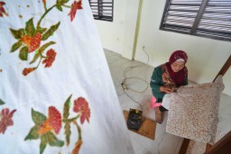 Sentra IKM Batik Mojokerto, Berwisata Sambil Belajar Membatik