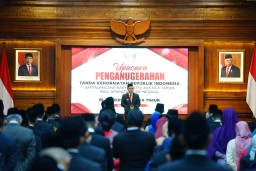 2.244 ASN Pemprov Jatim Dapat Satyalancana Karya Satya, Pj Gubernur Adhy Beri Rasa Hormat Atas Tenaga, Pikiran dan Pengabdiannya