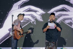 Gus Yani Acara Puisi di Semarak Festival Musikalisasi Puisi Gresik