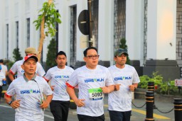 Pj. Gubernur Adhy Lepas 1.600 Pelari Surabaya QRIS Run 2024