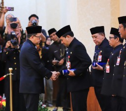 Lantik 15 Pejabat Eselon II, Pj. Gubernur Adhy Instruksikan Terobosan dan Inovasi untuk Kesejahteraan Masyarakat Jatim