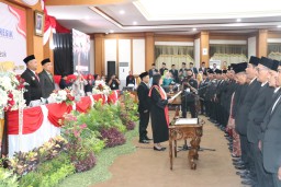 50 anggota DPRD Gresik Diambil Sumpah Ketua PN, Gus Yani Ajak Tingkatkan Kerjasama Dalam Membangun Daerah