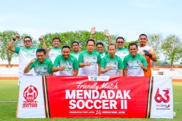 Pemprov Menang Empat Gol dari Bank Jatim di Mendadak Soccer II, Pj. Gubernur Adhy Jadi Starter Kemenangan