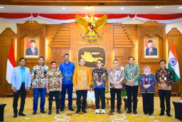 Terima Dubes India Untuk Indonesia dan Timor Leste di Grahadi, Pj. Gubernur Adhy Tawarkan Kerja Sama Pariwisata, Industri Baja/Besi, Hingga Energi
