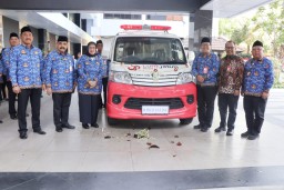 BankJatim Serahkan Bantuan Satu Unit Ambulans Ke BKD Jawa Timur