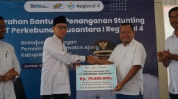 Ratusan Warga Jember Terima Bantuan Penanganan Stunting dari Program TJSL PTPN I Regional 4