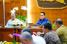 Pj. Gubernur Adhy Beberkan Prestasi dan Tantangan Pendidikan Jatim di Depan Komisi X DPR