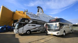 Pelindo Sub Regional 3 Jawa Layani Pengiriman 70 Unit Bus ke Balikpapan