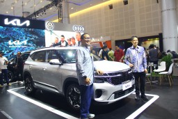 Kia Hadirkan The New Seltos dan EV9 GT-Line di GIIAS Surabaya 2024
