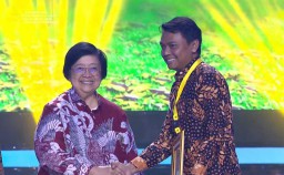 Menteri LHK Beri Penghargaan ke Petrokimia Gresik Sebagai Perusahaan Pendukung Proklim