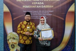 Pemkab Gresik Raih UHC Award Tingkat Utama